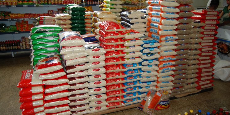 Por que o arroz e o óleo estão tão caros? Entenda a disparada nos preços