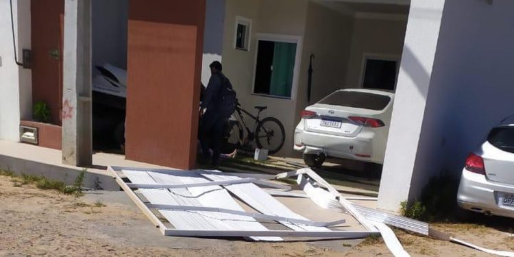 Mulher invade casa e atropela amante do marido e irmã após discussão no Interior do Ceará