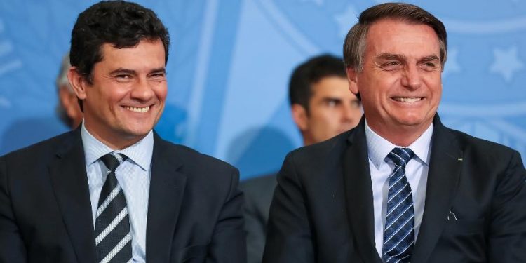 PF intima Bolsonaro a depor no caso Moro pessoalmente; AGU recorre