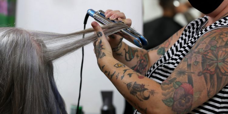 Estudo acha ligação entre tintura de cabelo e um certo tipo de câncer de mama