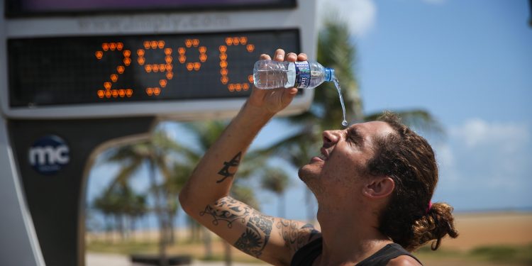 Novo alerta para baixa umidade do ar inclui 163 cidades cearenses em estado de ‘potencial perigo’