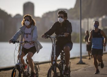 Covid: Brasil tem queda de mortes mais acelerada do que 11 países latinos