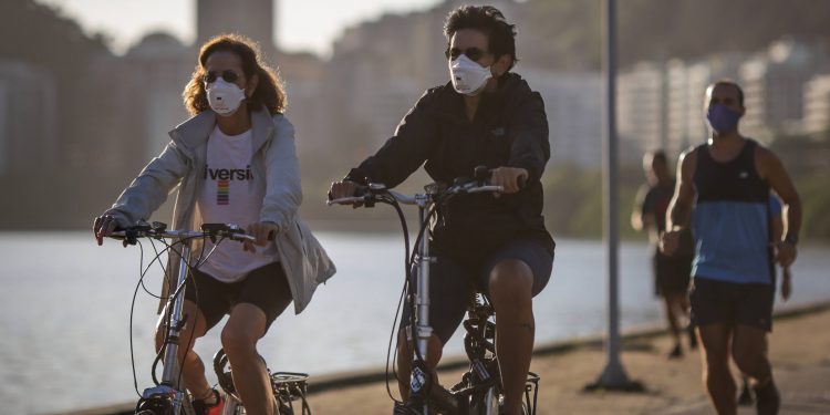 Covid: Brasil tem queda de mortes mais acelerada do que 11 países latinos