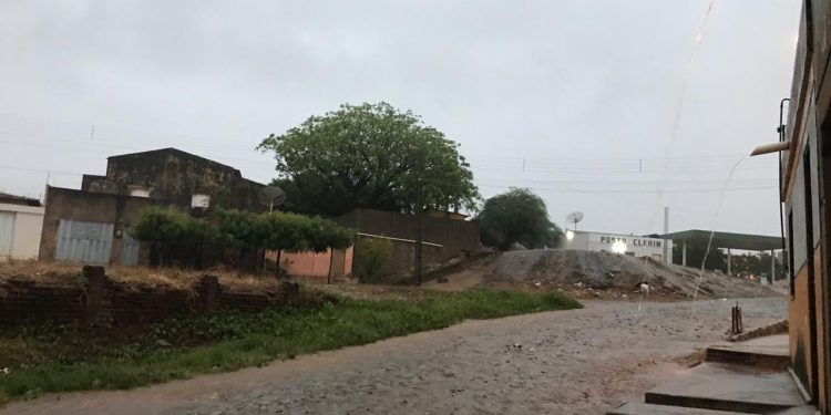 Municípios do Cariri registram chuva na noite desta segunda-feira (28)