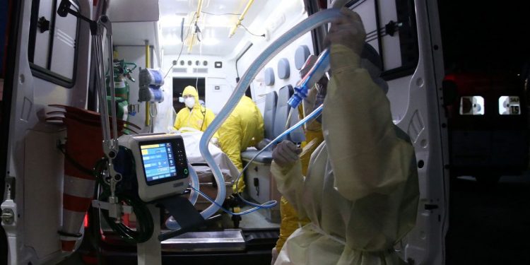 Brasil volta a registrar mais de mil mortes por Covid-19 em 24 horas