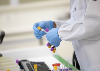 Covid-19: Em uma semana, casos caem 30% e mortes, 13%