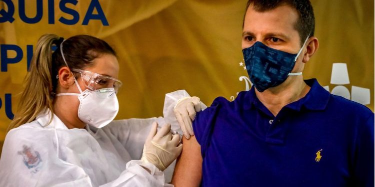 Metade das vacinas contra Covid-19 foram vendidas a países ricos