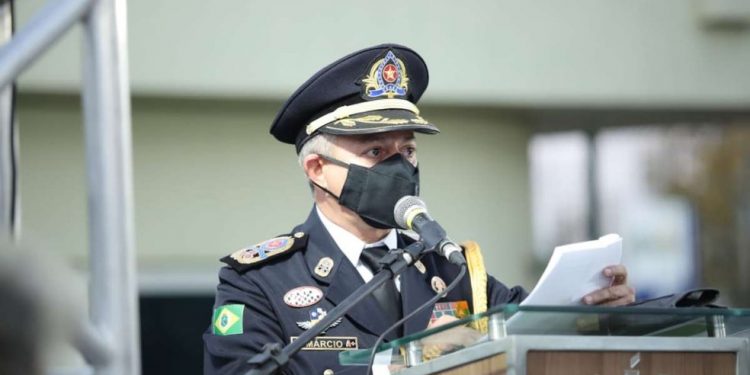 Camilo Santana empossa novo comandante da Polícia Militar