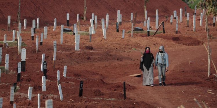 Mundo ultrapassa a marca de 1 milhão de mortos por Covid-19, diz universidade