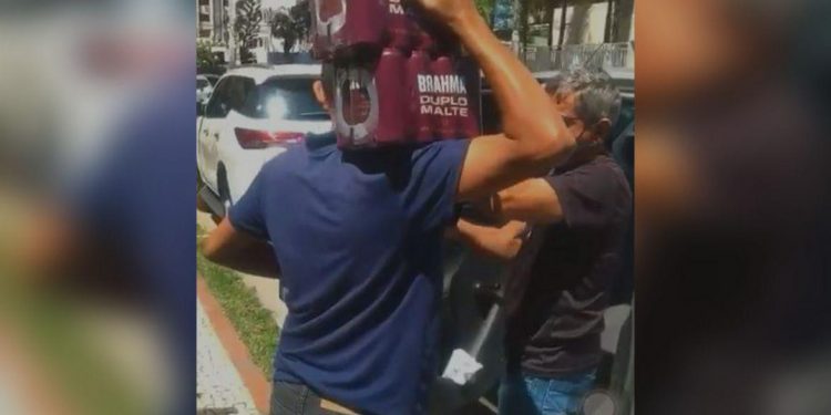 Governo do Ceará exonera diretor do CEO após flagra de transporte de cerveja em carro oficial