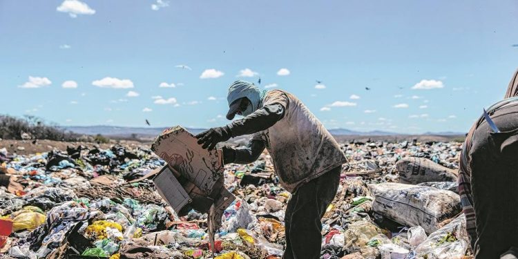 Ceará é 1º do Nordeste e 4º do País em geração de lixo por pessoa