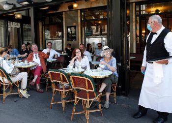 Escolas fechadas e lockdown de volta: como está a pandemia em outros países