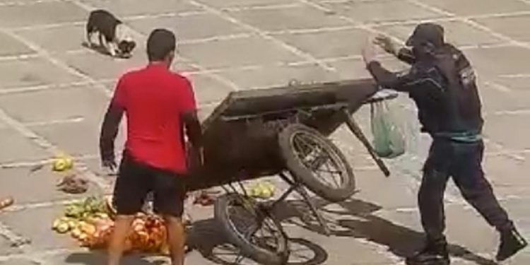 CGD instaura processo contra PM que derrubou carrinho de vendedor de frutas