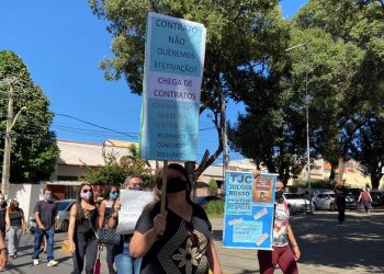 Os manifestantes se reuniram na Praça da Sé, no Centro da cidade, e caminharam até a sede da Prefeitura (Foto: Lorena Tavares)