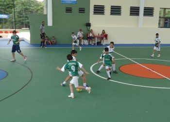 Decreto autoriza novos espaços e atividades; estabelecimentos reincidentes serão fechados