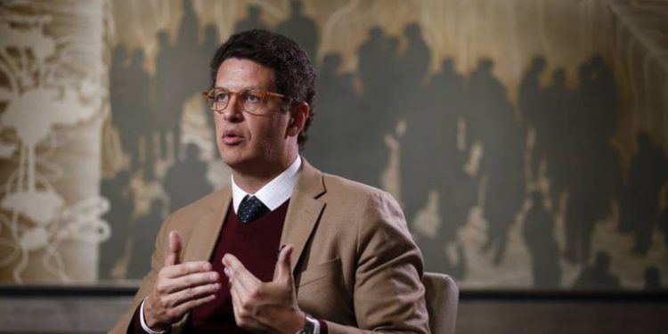 Ricardo Salles “passa a boiada” e retira a proteção a manguezais e restingas para promover turismo