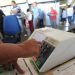 Eleitor sem máscara não poderá entrar no local de votação, define TSE