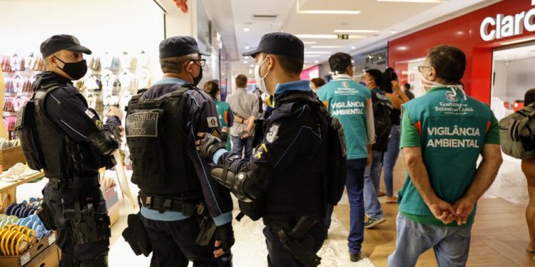 Equipes de fiscalização realizaram cerca de 27 mil abordagens sobre uso correto de máscaras no CE