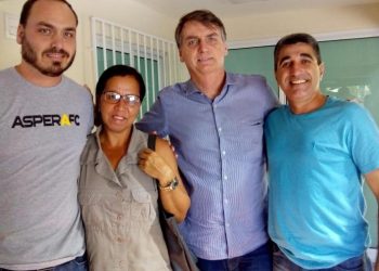 Investigada por supostamente ter sido funcionária fantasma de Jair Bolsonaro, 'Wal Bolsonaro' sairá candidata pelo Republicanos (Foto: Reprodução/Facebook)
