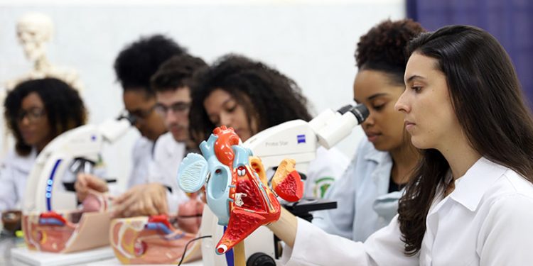 Concurso para professor efetivo da Faculdade de Medicina da UFCA está com inscrições abertas