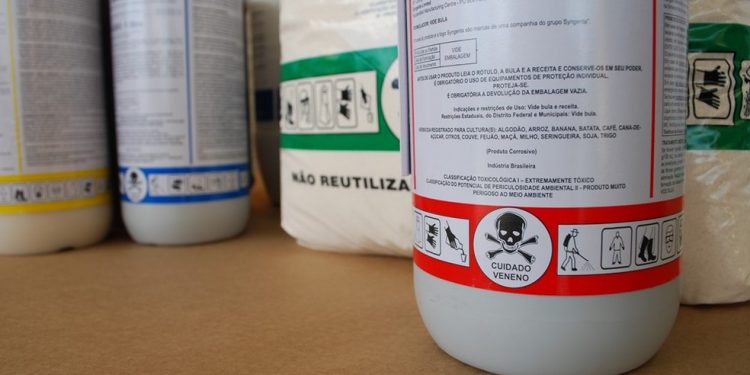 Anvisa autoriza uso de estoques de agrotóxico associado ao Parkinson