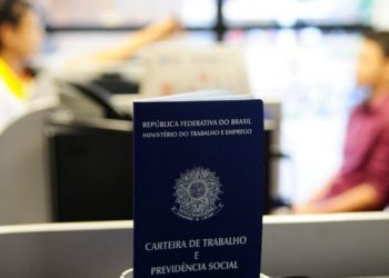 Taxa de desemprego atinge recorde de 14% em setembro, diz IBGE