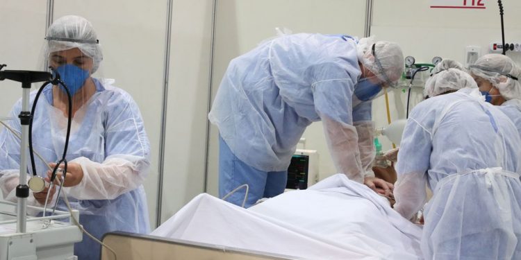 Casos de Covid-19 sobem em duas regiões do Ceará e caem outras 15 áreas