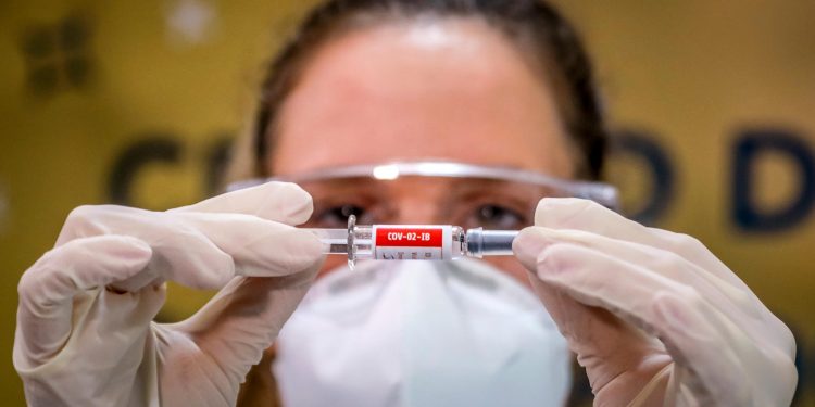 Governo Federal anuncia compra de 46 milhões de doses da vacina CoronaVac