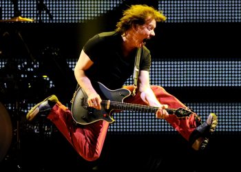 Eddie Van Halen, um dos maiores guitarristas da história do rock, morre aos 65 anos