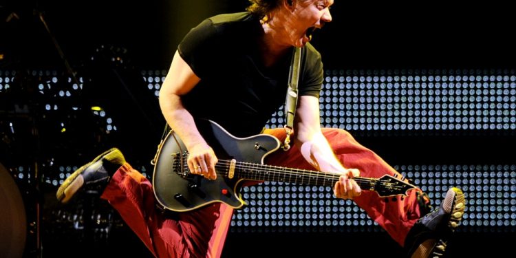 Eddie Van Halen, um dos maiores guitarristas da história do rock, morre aos 65 anos