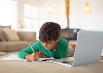 Ensino remoto pode continuar até o fim de 2021 em todo o País, diz conselho de educação