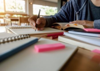Corte no MEC pode tirar R$ 1 bi da educação básica e atingir livros didáticos