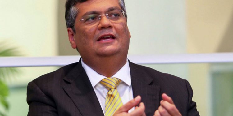 Dino prevê ‘guerra das vacinas’ e diz que Bolsonaro está ‘possuído por ódio a Doria’