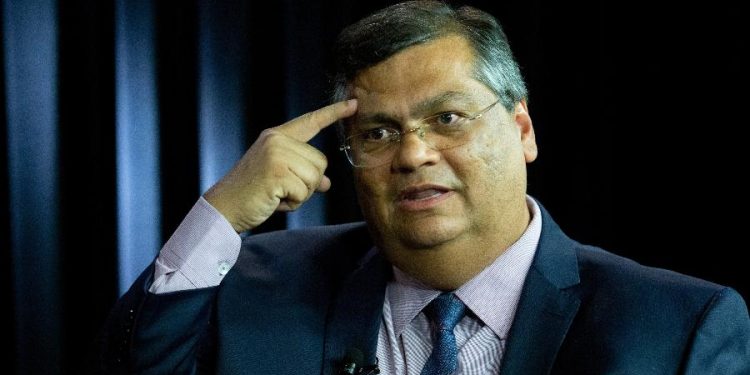 Acabar com corrupção seria autoextermínio para Bolsonaro, diz Flávio Dino