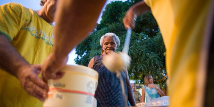 Número de famintos vai quase dobrar em 2020, dizem ganhadores do Nobel