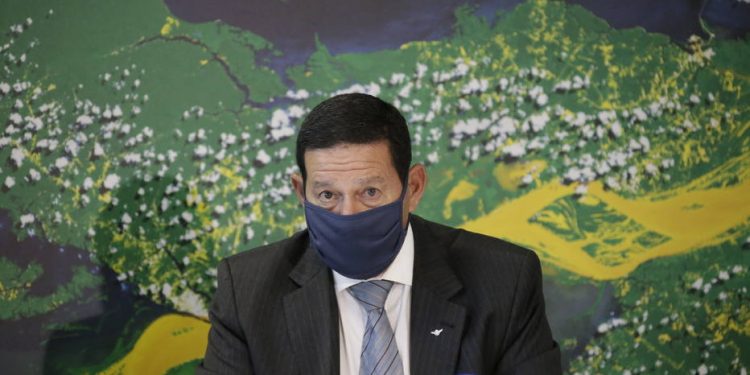 Mourão diz que coronel Ustra ‘respeitava os direitos humanos de seus subordinados’