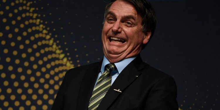 Após ‘pegar mal’, Bolsonaro revoga decreto que dava pontapé a privatização do SUS