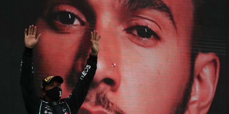 Lewis Hamilton vence o GP de Portugal e se torna recordista absoluto de vitórias na Fórmula 1