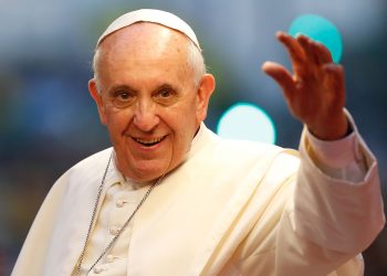 ‘Homossexuais são filhos de Deus e têm direito a uma família’, diz Papa Francisco