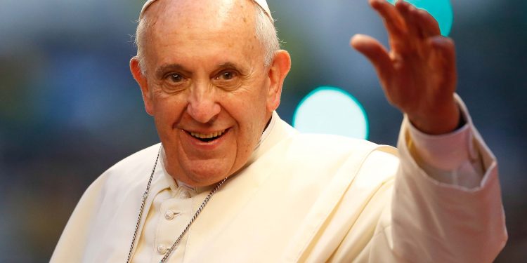 ‘Homossexuais são filhos de Deus e têm direito a uma família’, diz Papa Francisco