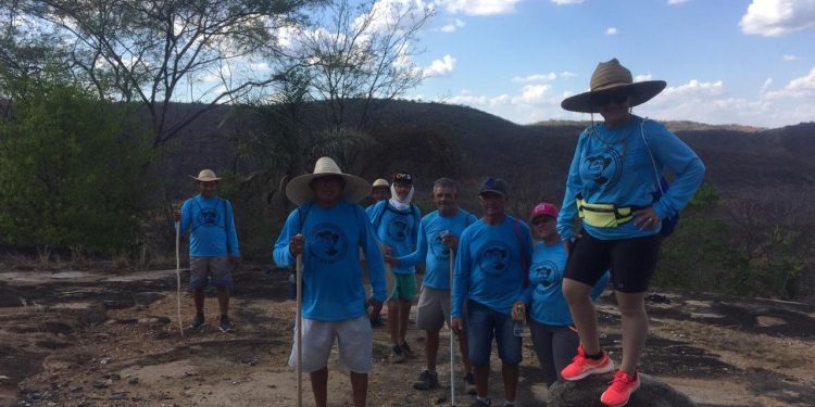 “É a fé que empurra nossa caminhada”, diz peregrina que andou 16 horas até a Colina do Horto