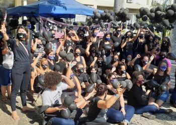 Um ato marcou os 30 dias de acampamento em frente à Prefeitura (Foto: Jov Araújo)