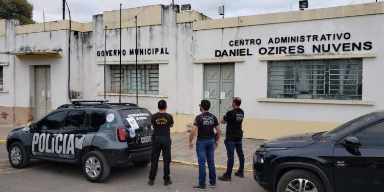 Polícia investiga supostas fraudes em licitações em Santana do Cariri