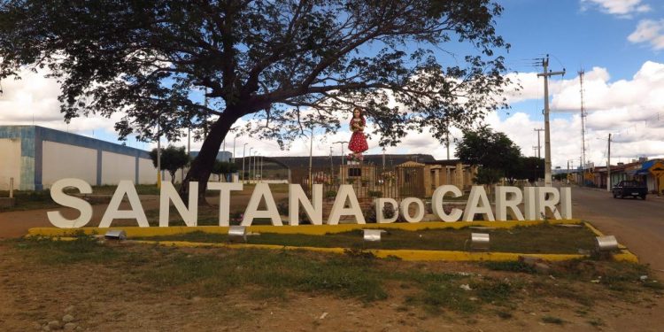 Polícia Civil amanhece na prefeitura de Santana do Cariri e faz mega operação