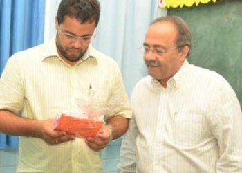 O senador Chico Rodrigues e o filho, Pedro Arthur Ferreira Rodrigues (Foto: Reprodução/Facebook)