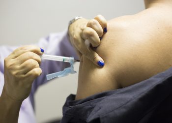 Covid-19: Governo do Ceará comprará 147 câmaras refrigeradas para acondicionar vacinas nos municípios