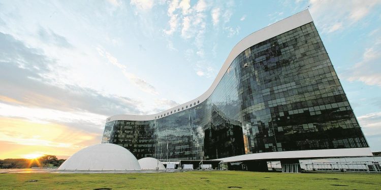 Oito prefeitos eleitos no CE correm risco de não assumir mandato; veja lista de cidades