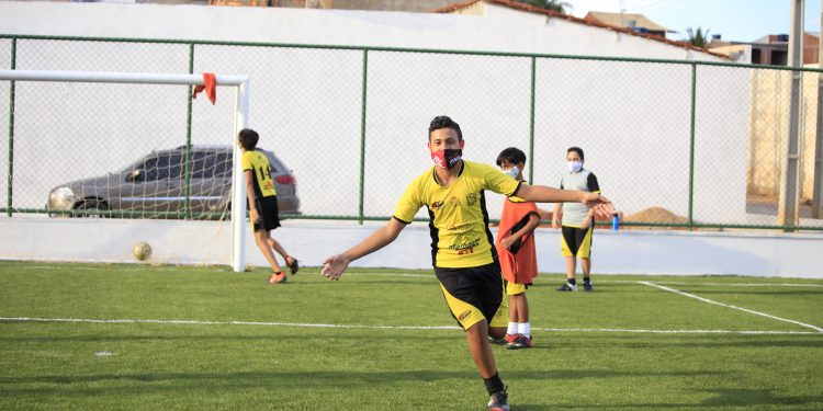 Caririaçu e mais duas cidades ganham novas areninhas