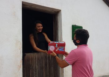 “Baú do coração” leva mensagens de apoio e carinho a alunos do interior cearense durante a pandemia