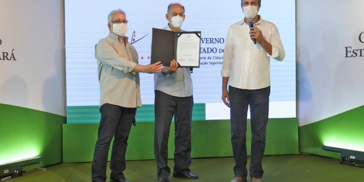 Governo do Ceará anuncia novas bolsas acadêmicas